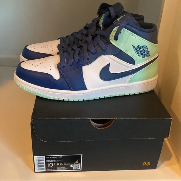 Men’s Air Jordan 1’s Mid- Size 10.5- Great Condition! - Picture 3 of 5